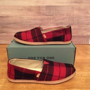 TOMS RED PLAID FELT/LEATHER SHOES